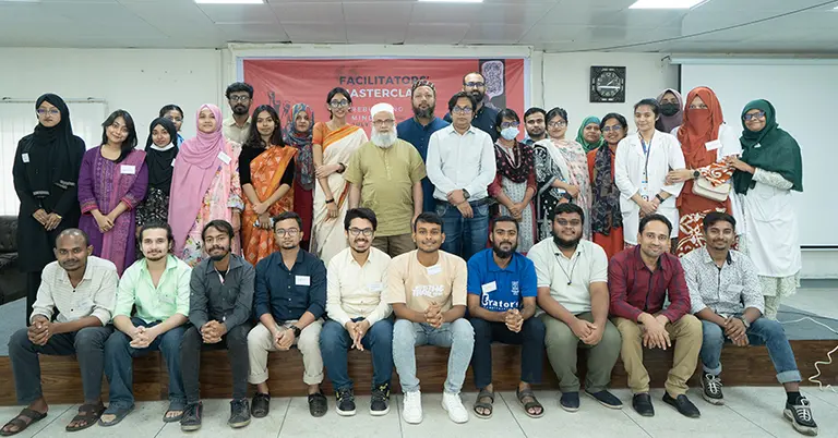 মানসিক স্বাস্থ্য পুনর্গঠনে বিশেষ প্রশিক্ষণ কর্মশালার পরে ফটোসেশন